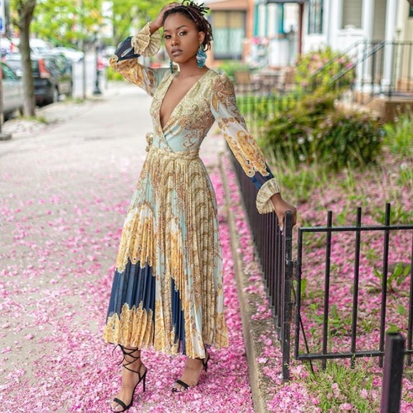 GORGEOUS H&M Printed Pleated Chiffon Wrap Dress - Picture 7 of 10